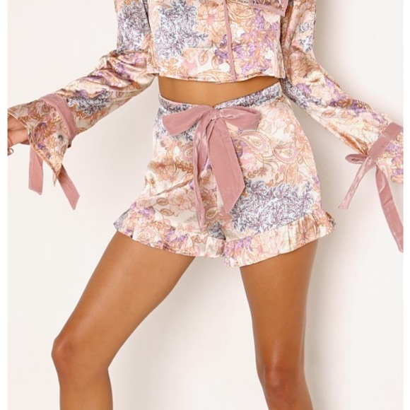 Beach Riot Aurora Shorts in Harvest Gold Paisley. Size small - Picture 3 of 9